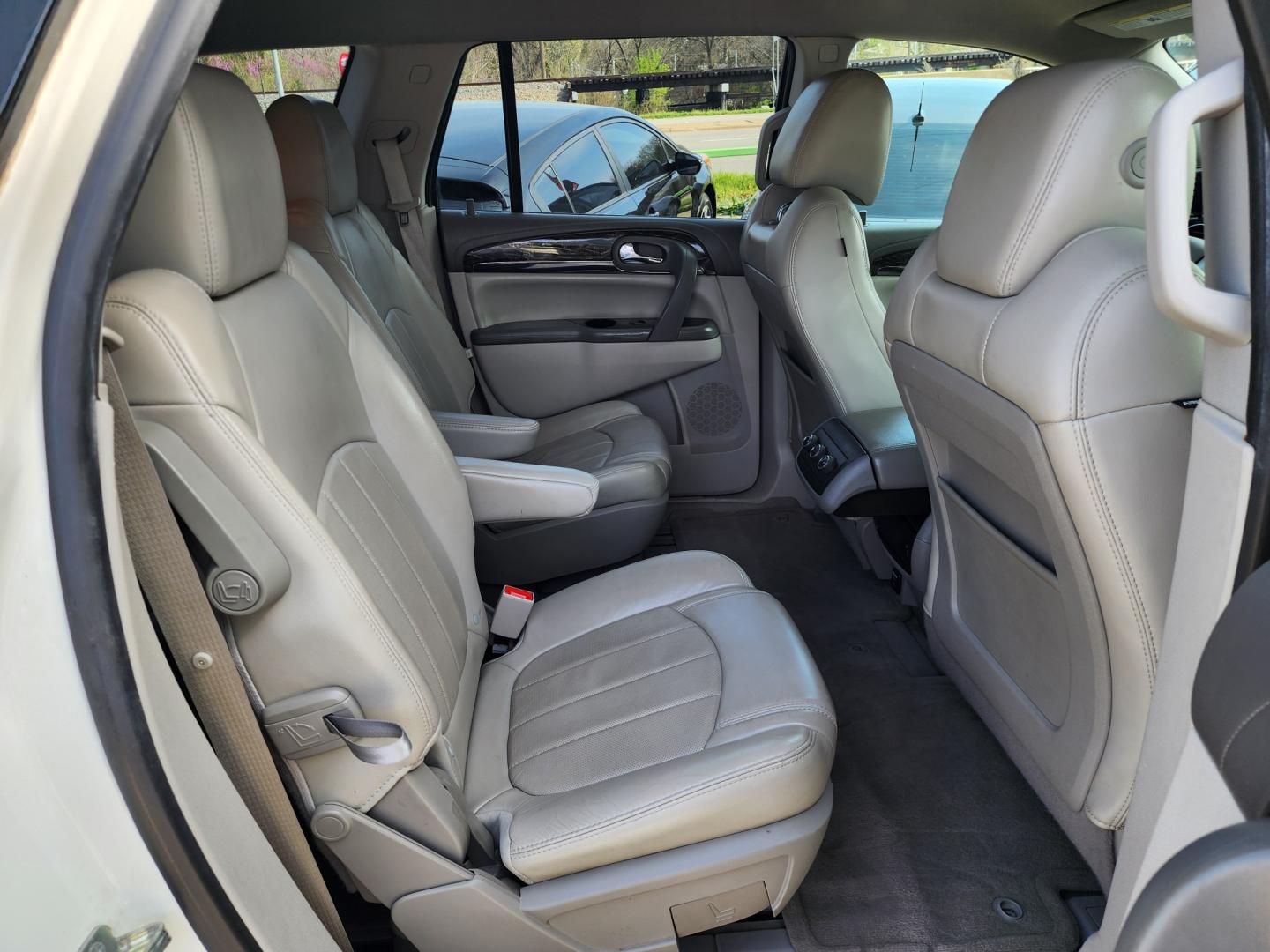 2014 WHITE Buick Enclave Leather (5GAKRBKD2EJ) with an 3.6L V6 DOHC 24V engine, 6-Speed Automatic Overdrive transmission, located at 2660 S.Garland Avenue, Garland, TX, 75041, (469) 298-3118, 32.885551, -96.655602 - Photo#20